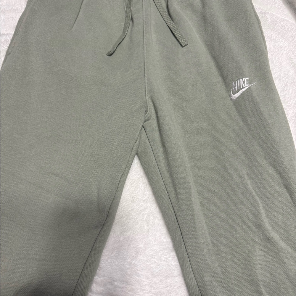 Nike Men's Olive Joggers